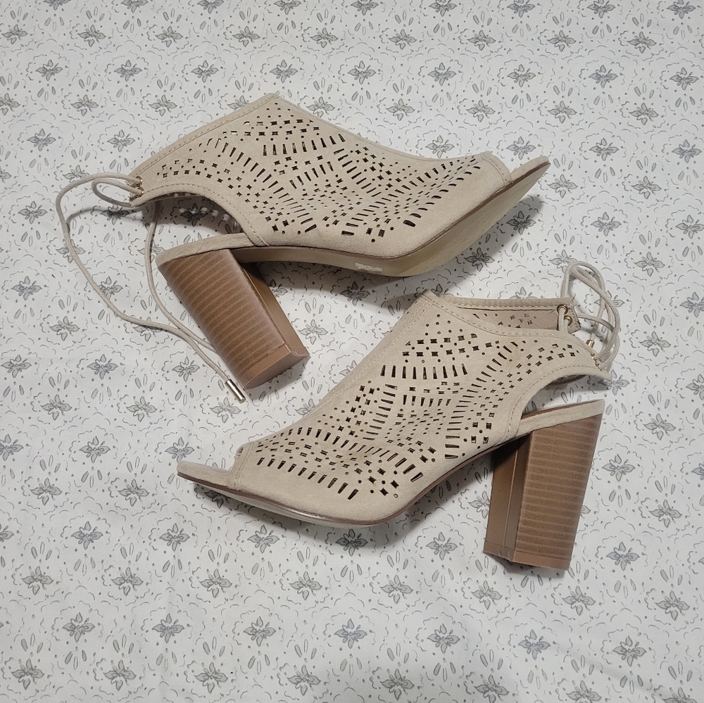 Bonnibel Cutout Peep Toe Heels - Picture 2 of 7